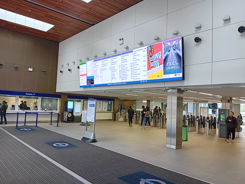 Ealing Broadway Station Вокзалы Лондона