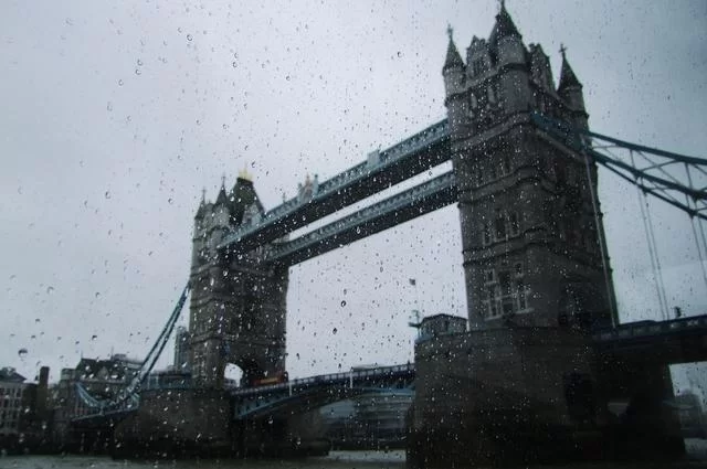 Фото: kewinlagowski980 / pixabay.com Дождь в Лондоне