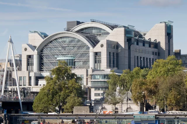 Фото: Carlos Delgado / Wikimedia Commons / CC-BY-SA-3.0 Станция Чэринг Кросс