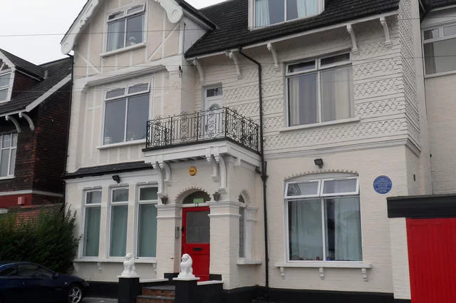 Фото: Spudgun67 / Wikimedia Commons / CC-BY-SA-4.0 Дома и практика Артура Конан Дойла