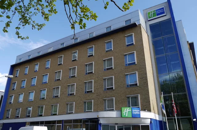 Фото: Edwardx / Wikimedia Commons / CC-BY-SA-4.0 Holiday Inn Express