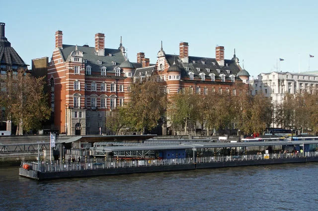 Фото: Anthony O'Neil / Wikimedia Commons / CC-BY-SA-2.0 Экскурсия по Скотланд-Ярду