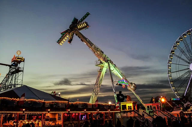 Garry Knight / Flickr / CC-BY 2.0 Карусели в Гайд-парке