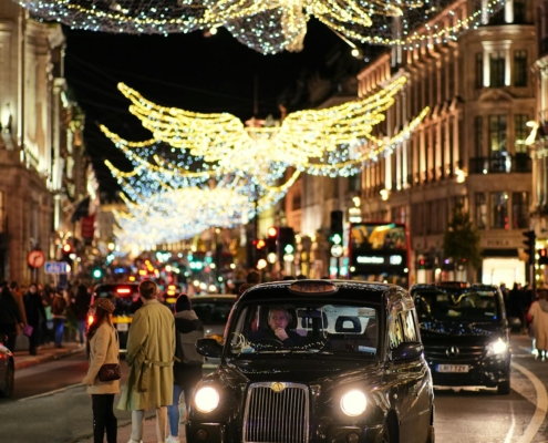 Черный кэб Лондон в Рождество