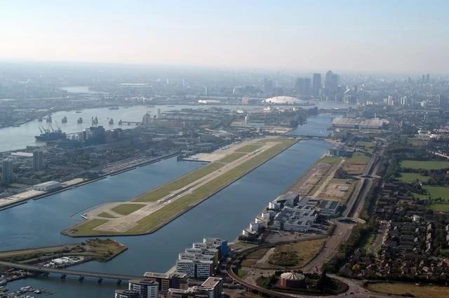 Аэропорт Сити. Фото https://www.londoncityairport.com/