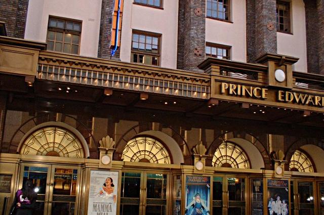 Фото: C Ford, english wikipedia user Secretlondon. / Wikimedia Commons / CC-BY-SA-2.5,2.0,1.0 театр «Принц Эдуард»