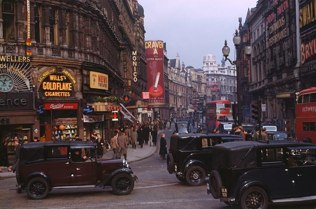 Piccadilly Circus. 1947 год Piccadilly Circus. 1947 год