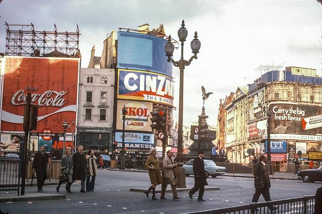 Piccadilly Circus. 1975 год Piccadilly Circus. 1975 год