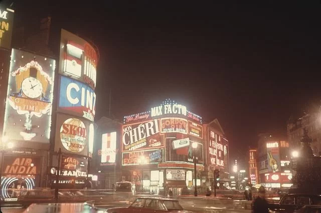 Piccadilly Circus. 1970 год Piccadilly Circus. 1970 год
