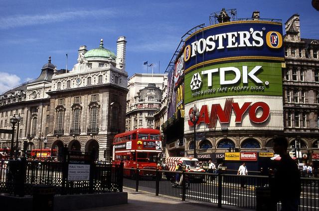 Piccadilly Circus. 1992 год Piccadilly Circus. 1992 год