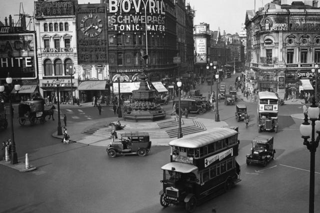 Piccadilly Circus. 1930 год Piccadilly Circus. 1930 год