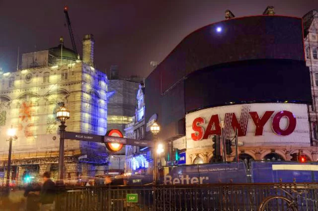 Piccadilly Circus. 2011 год. http://neon-piccadilly.byethost7.com/27.html Piccadilly Circus. 2011 год. http://neon-piccadilly.byethost7.com/27.html