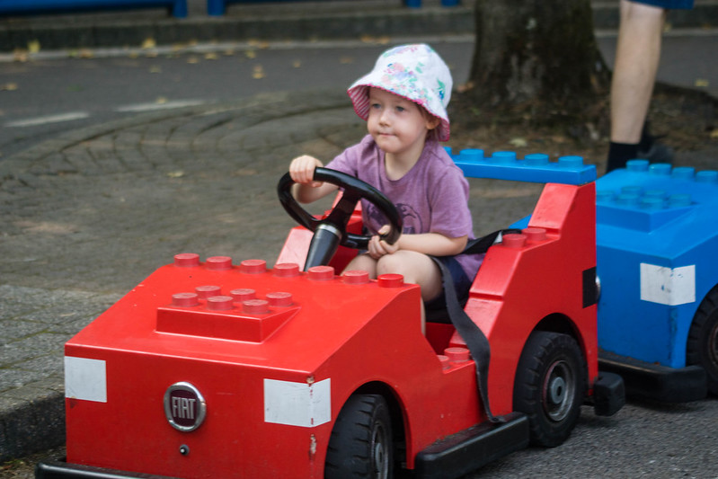 Малышка в Леголенде